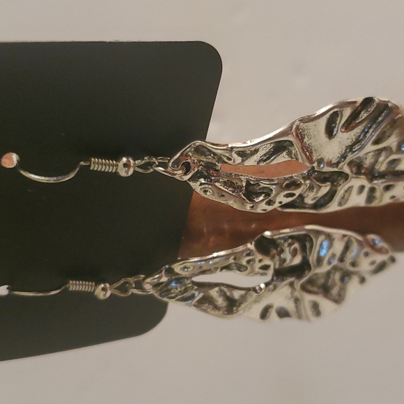 EARRINGS - Picture 2 of 4